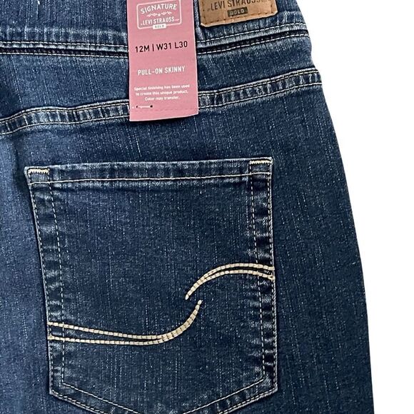 Signature by Levi Straus and Co. Women’s totally shaping pull on skinny jeans. - Picture 6 of 13